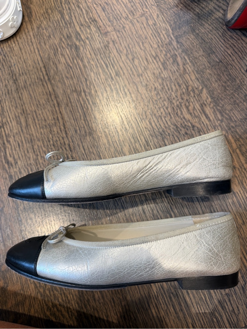 CHANEL Silver and Black Leather Cap-Toe Bow Ballet Flats - Picture 6 of 8